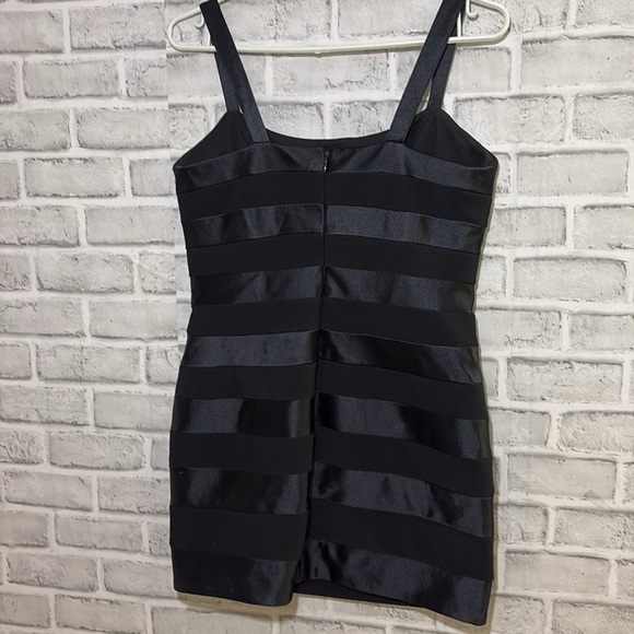 Collections little black mini dress dress, size 8
Two tone black - Picture 4 of 6